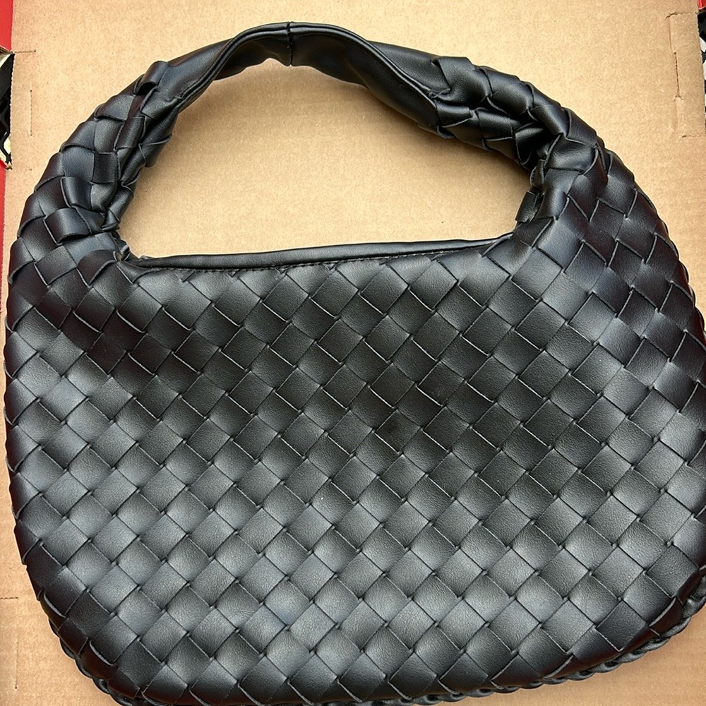 URBAN EXPRESSIONS Woven vegan purse / handbag in Black - Sleek Everyday Carry